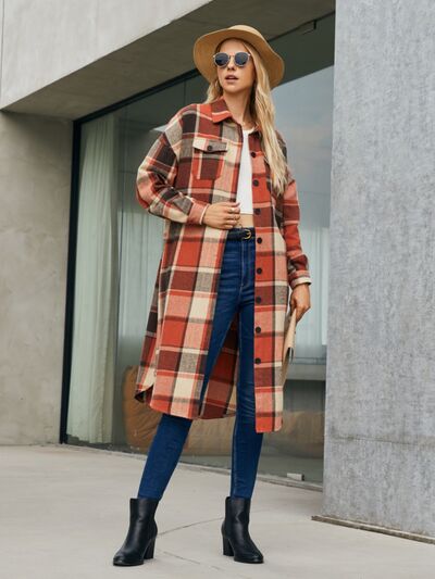 Karierter Trenchcoat mit Taschen und Knopfleiste