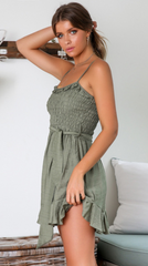 Olivgrünes gesmoktes Minikleid