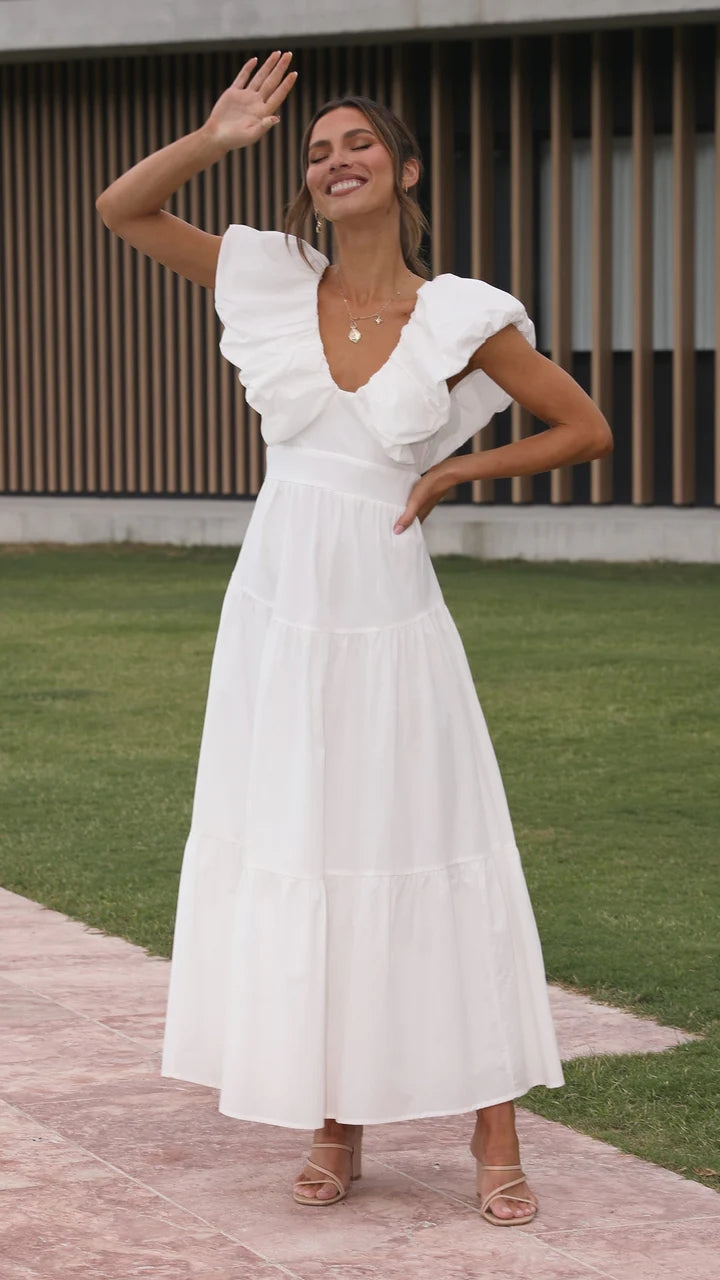 Weißes Midikleid mit ausgestellten Flügelärmeln