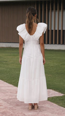 Weißes Midikleid mit ausgestellten Flügelärmeln