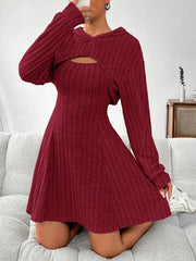 Set aus Kleid mit breiten Trägern und langärmligem Oberteil mit Kapuze