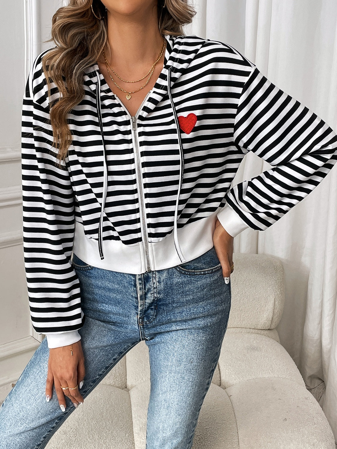Gestreifte Langarmjacke mit Reißverschluss