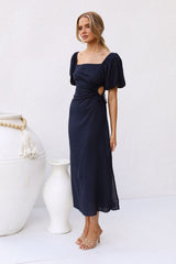 Marineblaues Midikleid mit Cut-outs