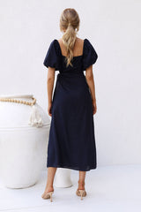 Marineblaues Midikleid mit Cut-outs