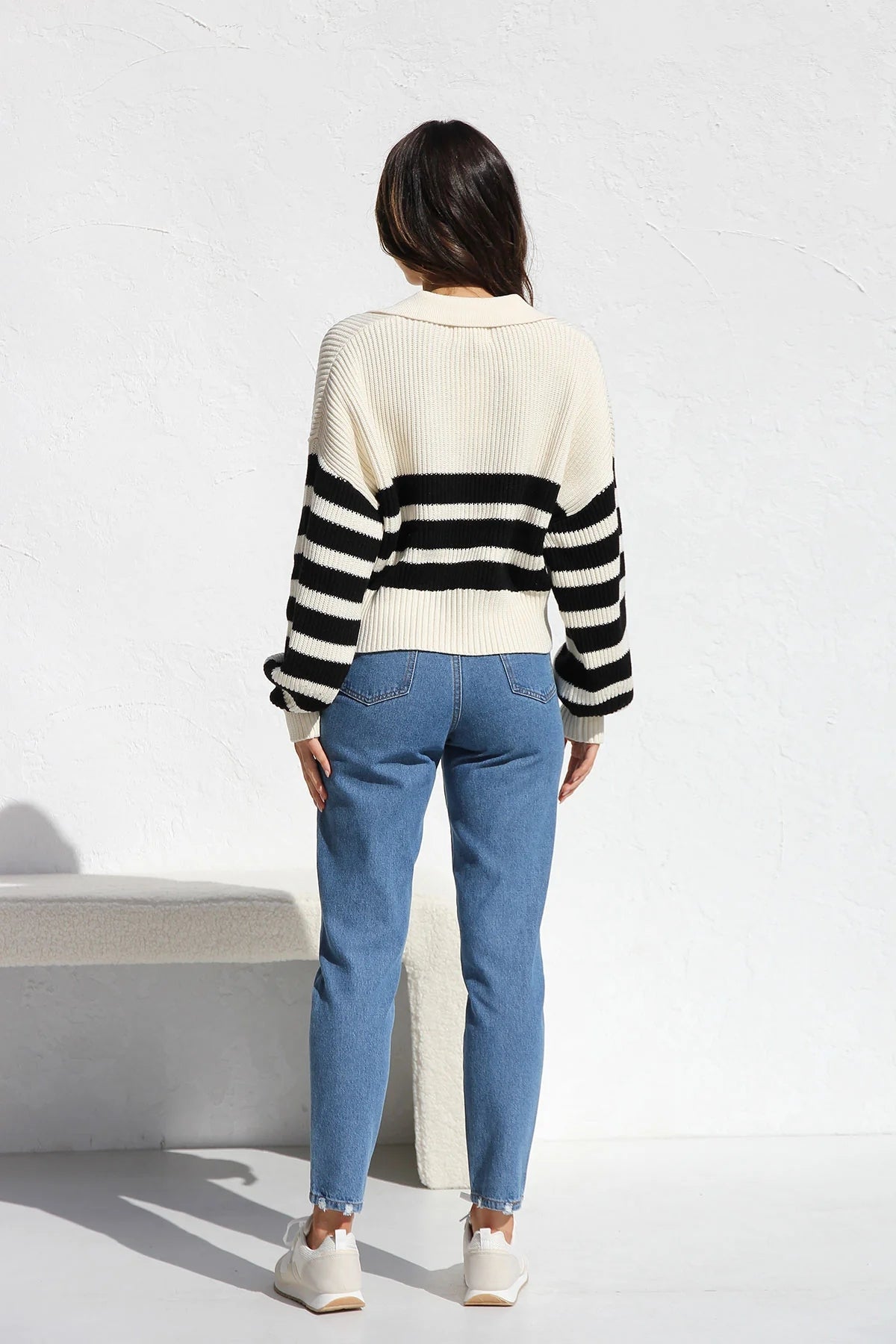 Schwarz gestreifter Strickpullover