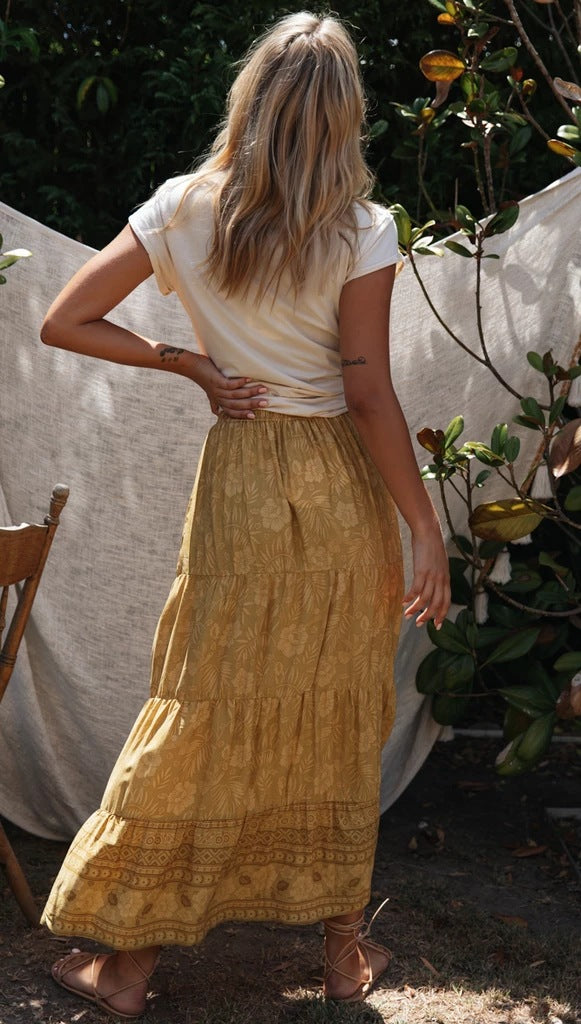 Beige Graphic Knot Cropped Tee
