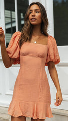 Orangefarbenes Minikleid mit Blousonärmeln