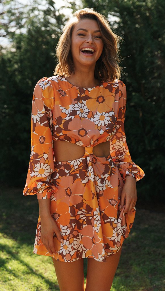 Oranges Kleid mit Cut-Outs an der Taille