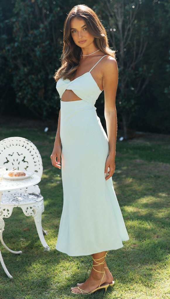 Mintgrünes rückenfreies Slip-Kleid mit Cut-outs