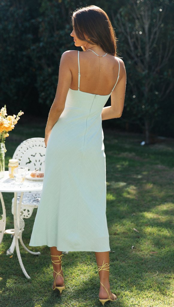 Mintgrünes rückenfreies Slip-Kleid mit Cut-outs