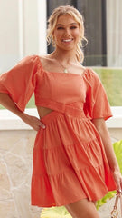 Oranges Minikleid mit Cut-Out-Taille