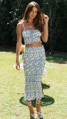 Blaues Set aus gesmoktem Crop-Top und Rock mit Blumenmuster