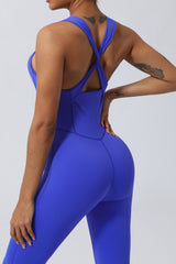 Ärmelloser Jumpsuit mit überkreuzten breiten Trägern