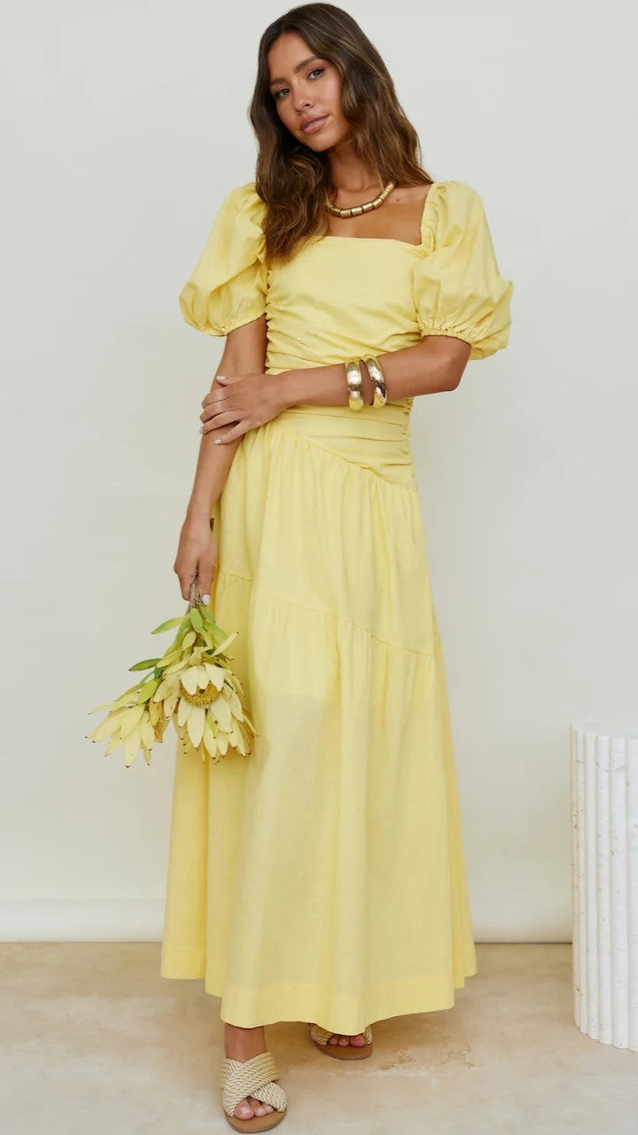 Gelbes plissiertes Midikleid