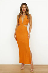 Oranges Neckholder-Midikleid mit Cut-Outs in der Taille