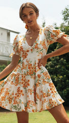 Oranges ausgestelltes Kleid mit Blumenmuster