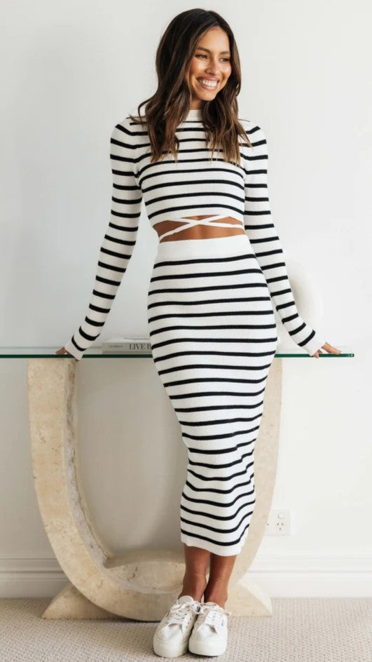 White Long Sleeves Crop Top