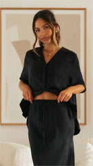 Schwarzes, einfarbiges Button-Down-Hemd