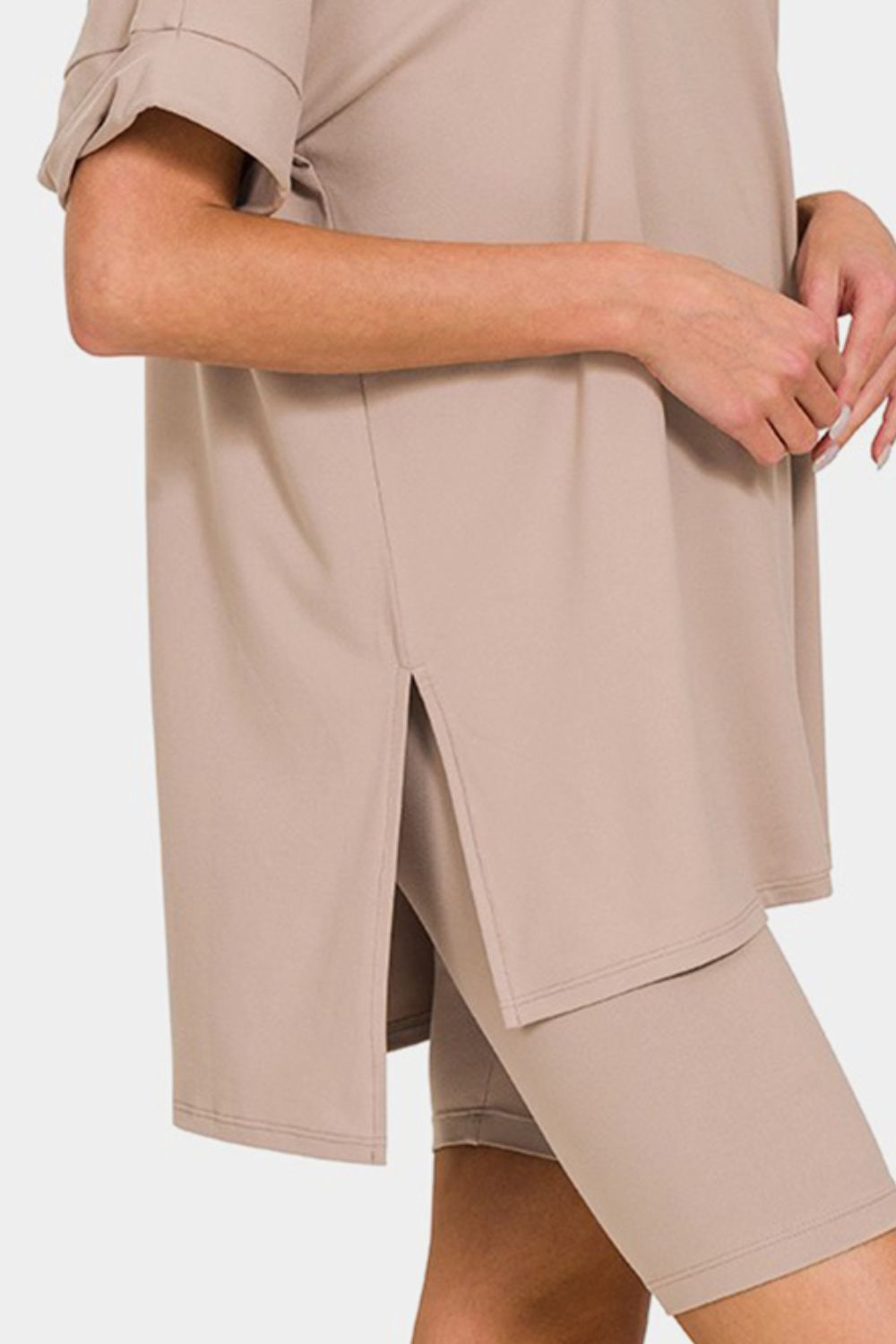 Zenana T-Shirt und Shorts-Set in voller Größe mit V-Ausschnitt und kurzen Ärmeln und Schlitz