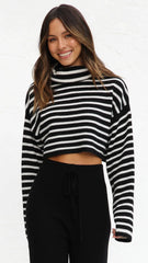 Schwarzes, gestreiftes, langärmliges Crop-Top aus Strick