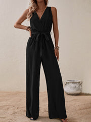 Ärmelloser Jumpsuit mit weitem Bein und gebundenem Chorhemd