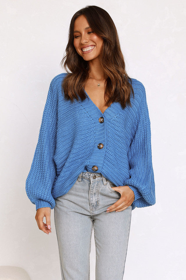 Blauer gerippter Strickjackenpullover