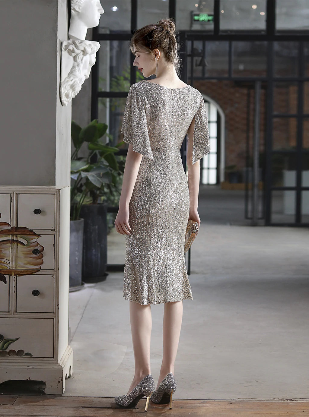 V-NECK SEQUINS SHORT PARTY DRESS