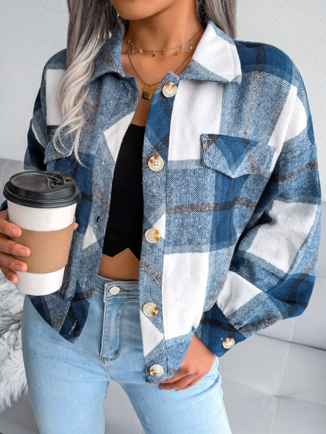 Karierte Jacke mit Kragen und langen Ärmeln