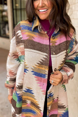 Geometrische, langärmlige Jacke mit Knöpfen