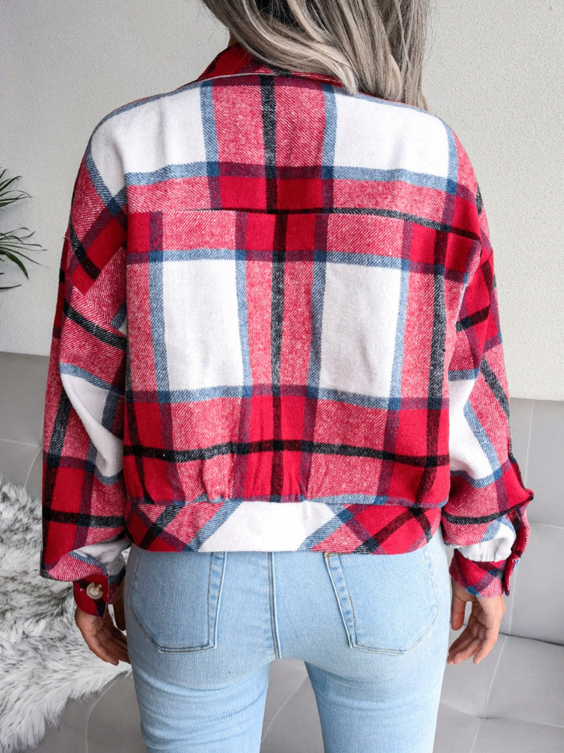 Karierte Jacke mit Kragen und langen Ärmeln