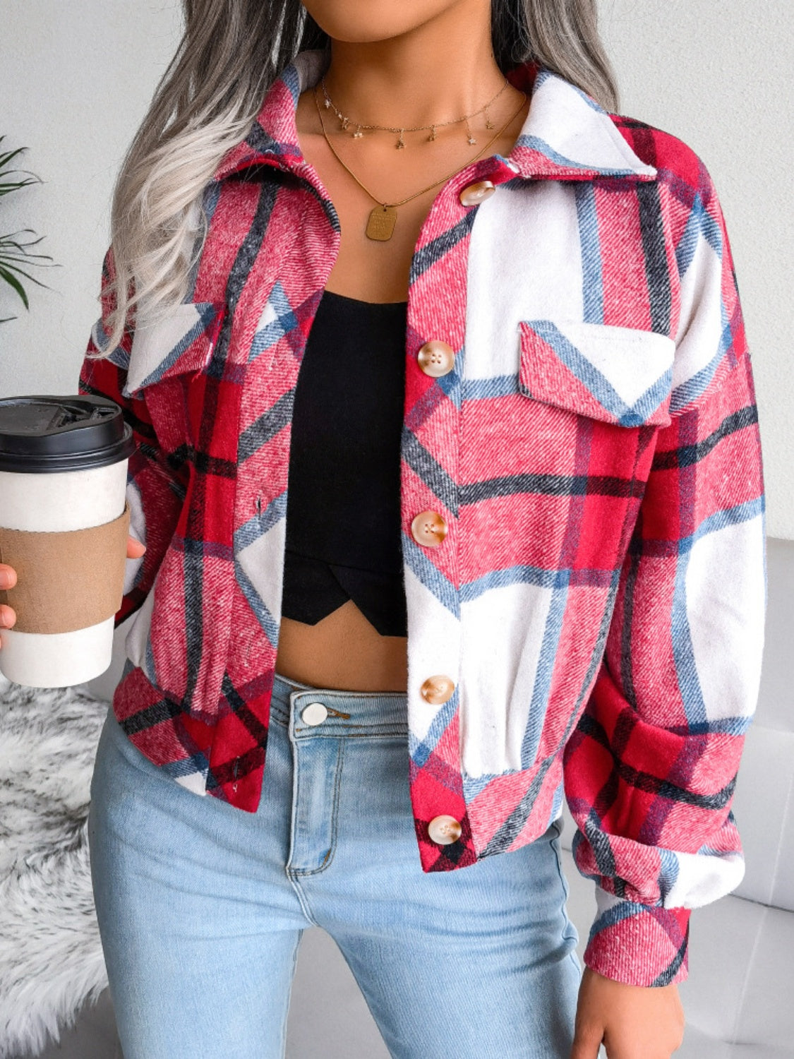 Karierte Jacke mit Kragen und langen Ärmeln