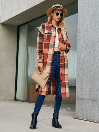 Karierter Trenchcoat mit Taschen und Knopfleiste