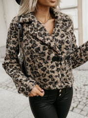 Flauschiger Mantel mit Kragen und Animal-Print