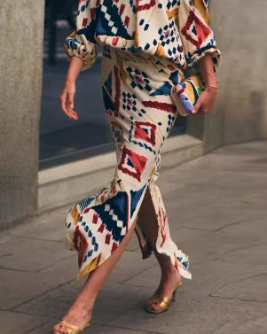 Zweiteiliger Anzug mit One-Shoulder-Langarm und Print 
