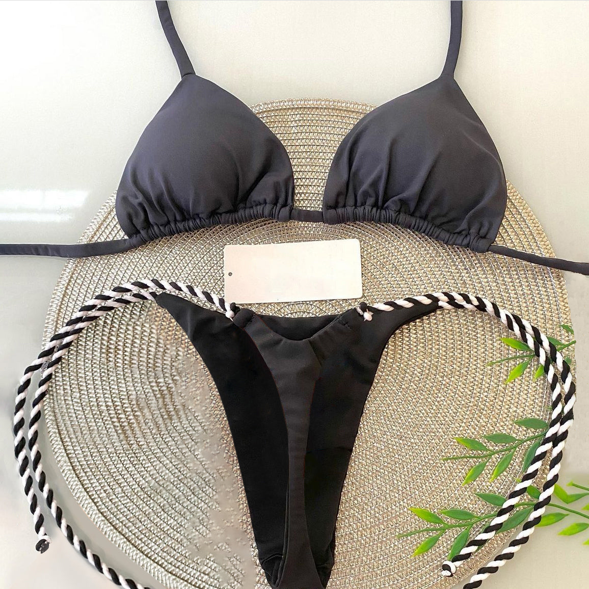 Schwarzer sexy geteilter Bikini 