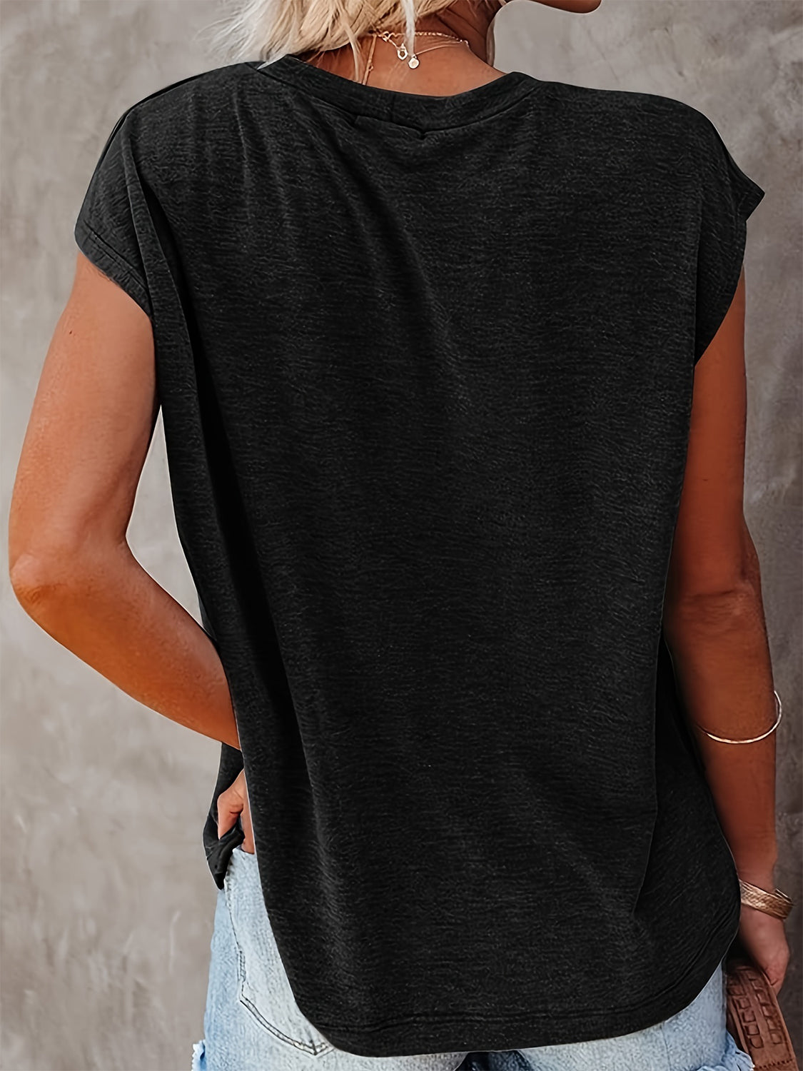 T-Shirt mit Rundhalsausschnitt und Flügelärmeln in voller Größe