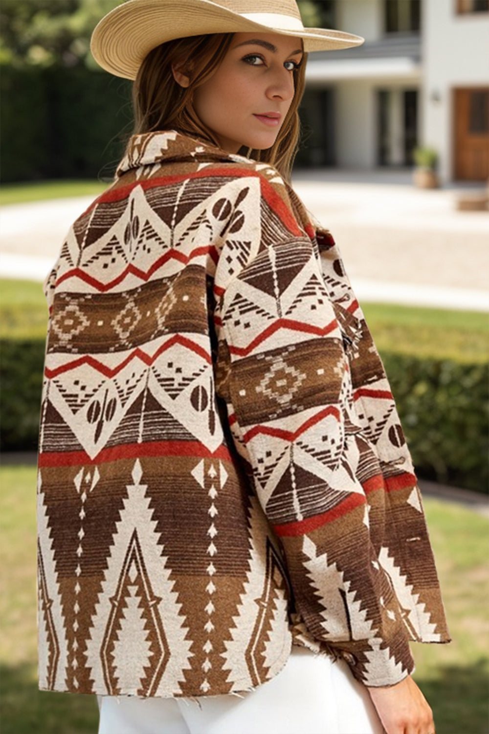 Geometrische, langärmlige Jacke mit Knöpfen