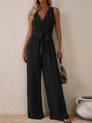 Ärmelloser Jumpsuit mit weitem Bein und gebundenem Chorhemd