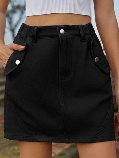 Mini-Jeansrock mit Taschen und Knöpfen