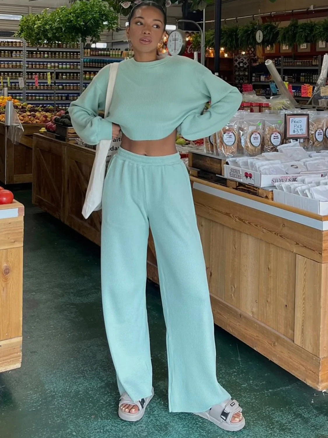 Set aus Oberteil und Hose mit Rundhalsausschnitt und Waffelstrick