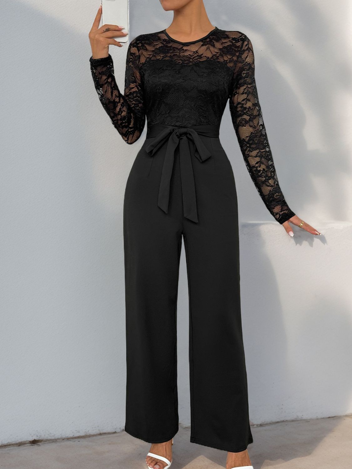 Perfee – Langärmliger Jumpsuit mit Rundhalsausschnitt und Spitze