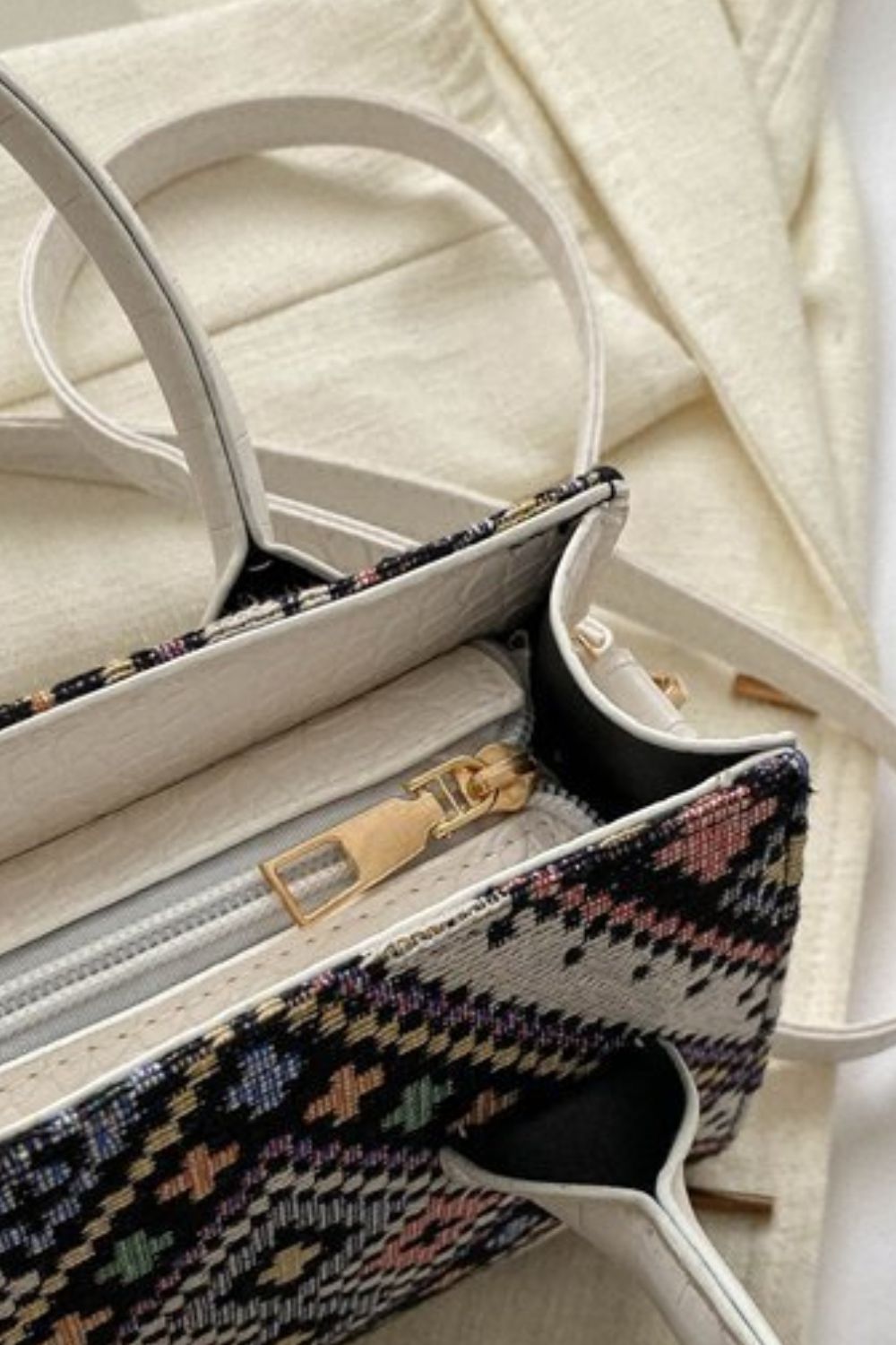 Handtasche mit geometrischem PU-Lederriemen