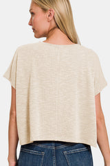 Zenana – Kurzärmliges Crop-T-Shirt mit V-Ausschnitt