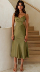 Olivgrünes Midikleid aus Satin