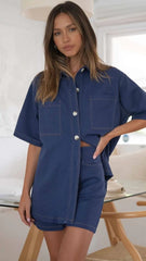 Blaues Denim-T-Shirt mit kurzen Ärmeln
