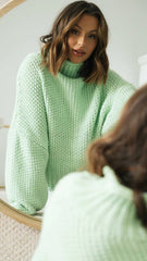 Mintgrüner strukturierter Strickpullover