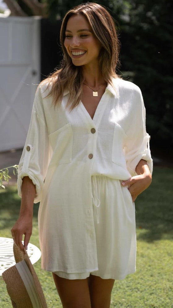 Weißes, einfarbiges Button-Down-Oberteil
