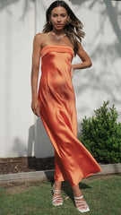 Orangefarbenes Bandeau-Midikleid aus Satin
