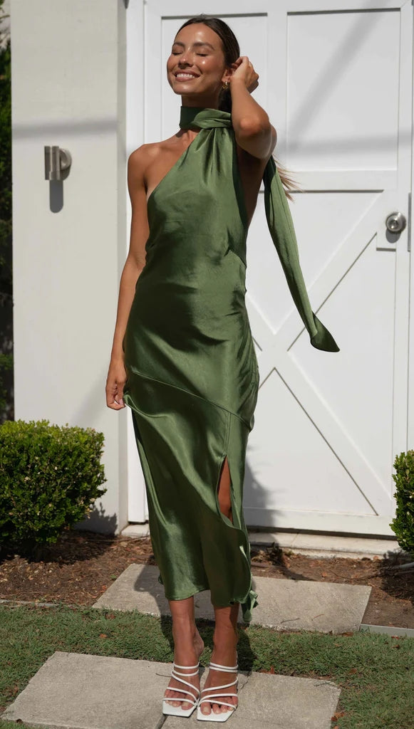 Olivgrünes Midikleid aus Satin