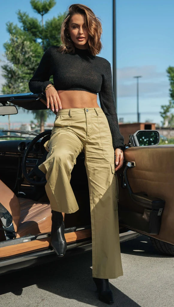 Schwarzes, langärmliges Crop-Top
